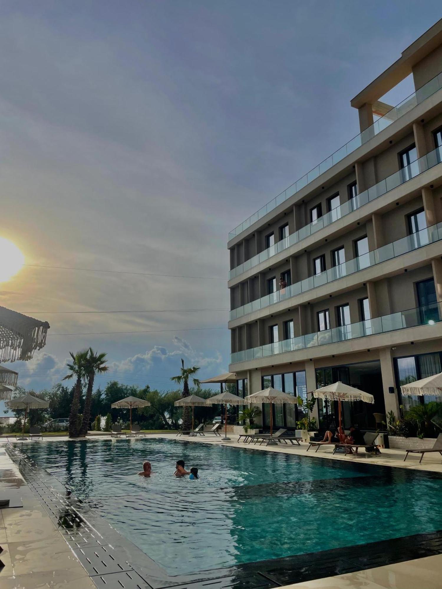 Tris3 Hotel Радима Экстерьер фото