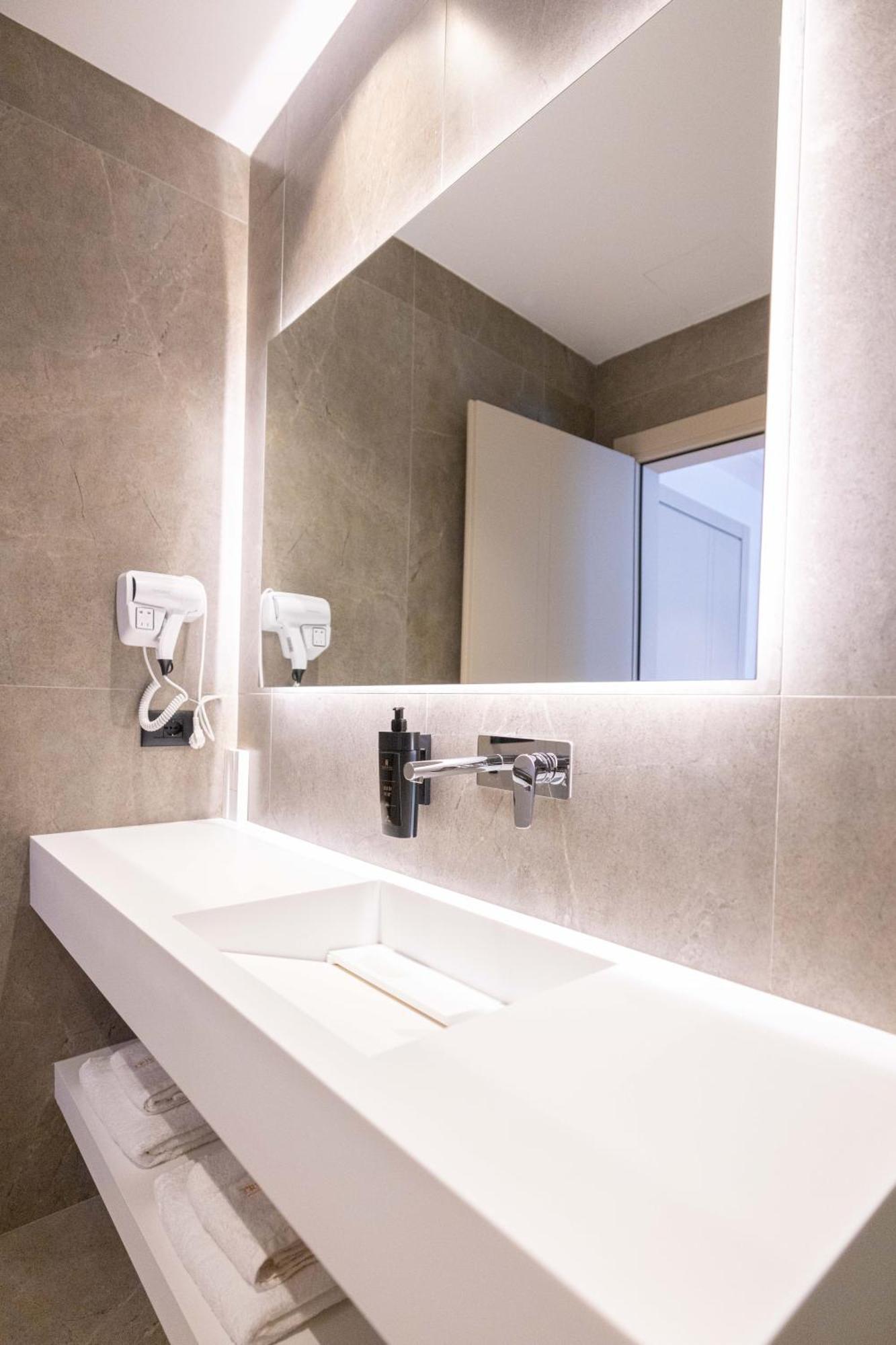Tris3 Hotel Радима Экстерьер фото