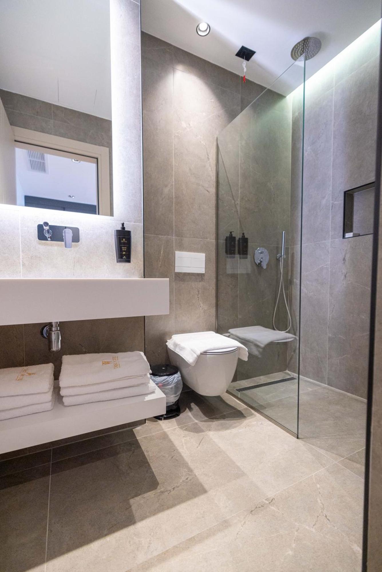 Tris3 Hotel Радима Экстерьер фото